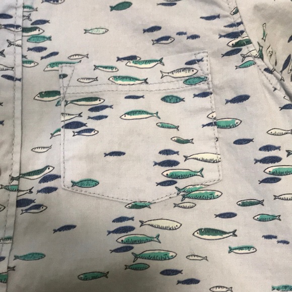 Old navy boys cotton button down! - Picture 5 of 7